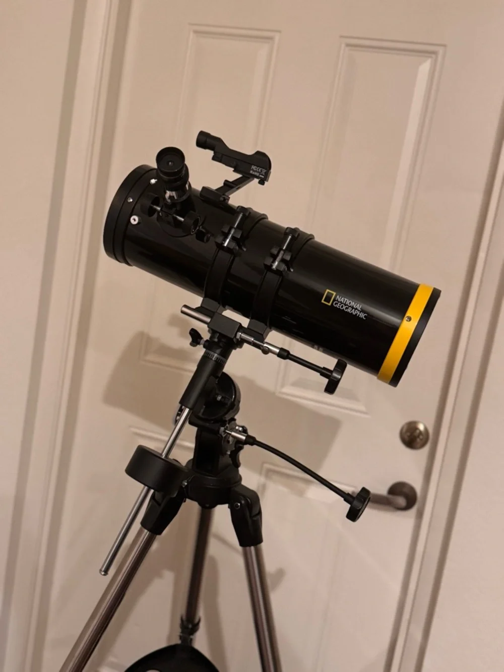 National Geographic Black and Yellow Reflector Telescope with Tripod